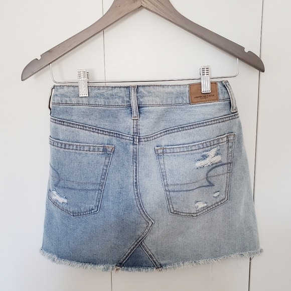 American Eagle denim mini skirt distressed Frayed Hem distressed Size 0 New Tags - Picture 4 of 8